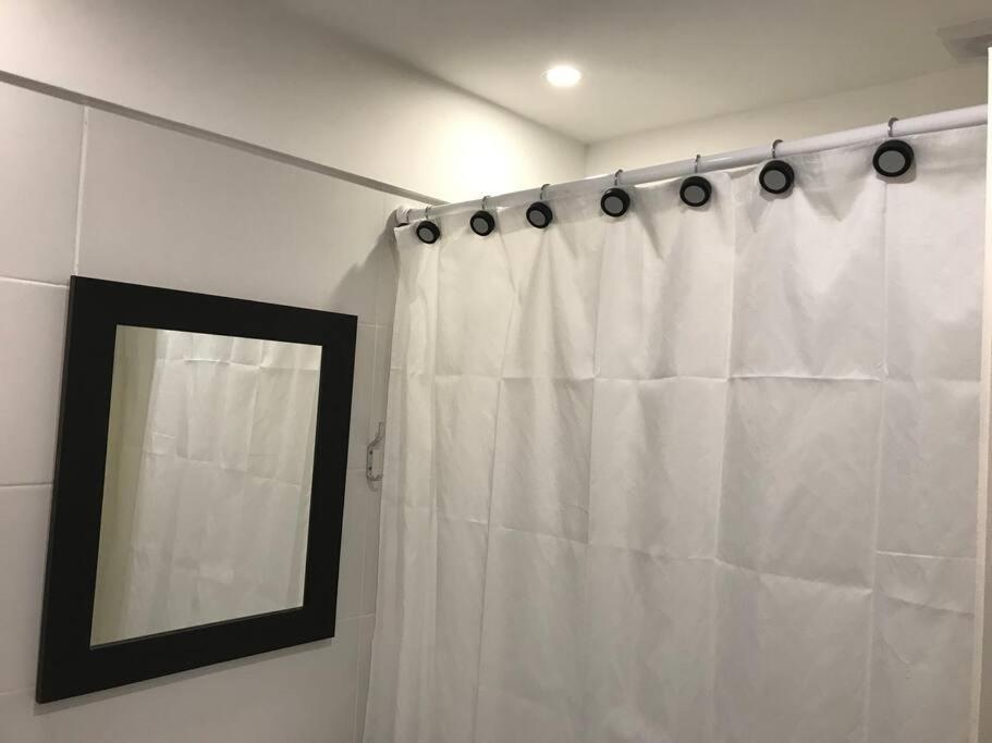 Suite In San Telmo Dormitorio En Suite Con Dos Banos Y Balcon A La Calle Buenos Aires Kültér fotó