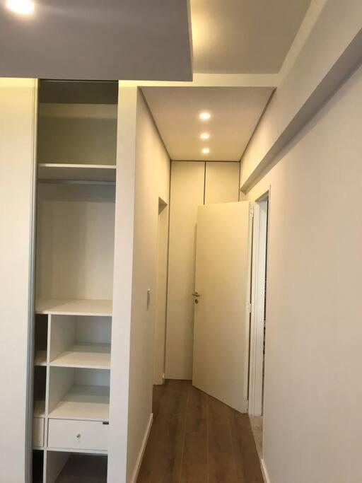 Suite In San Telmo Dormitorio En Suite Con Dos Banos Y Balcon A La Calle Buenos Aires Kültér fotó