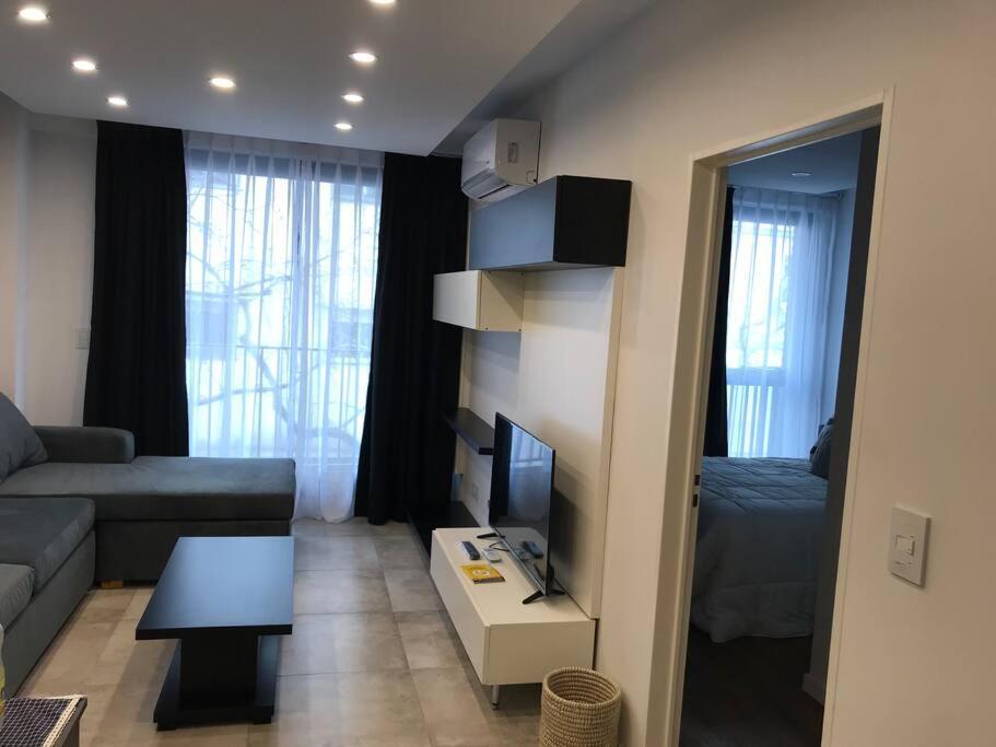 Suite In San Telmo Dormitorio En Suite Con Dos Banos Y Balcon A La Calle Buenos Aires Kültér fotó