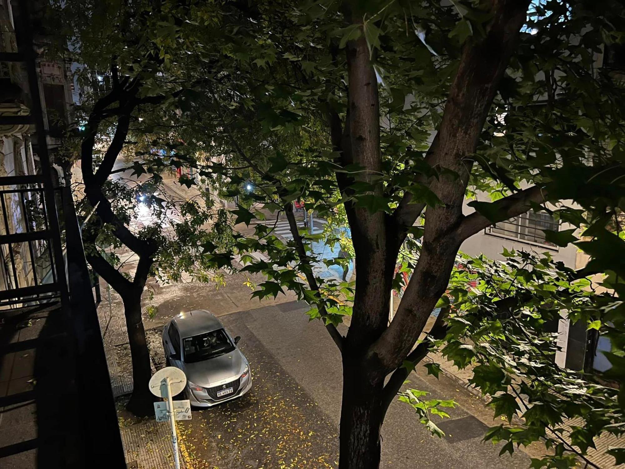 Suite In San Telmo Dormitorio En Suite Con Dos Banos Y Balcon A La Calle Buenos Aires Kültér fotó